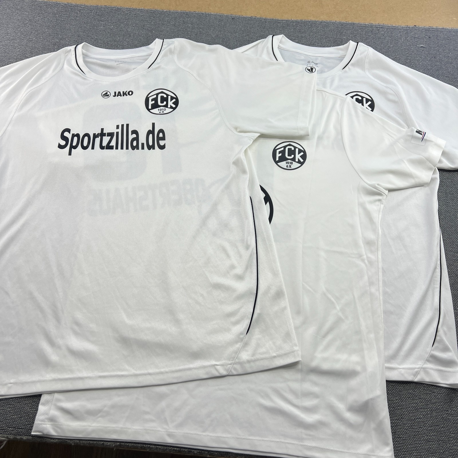 3x FC Kickers Obertshausen Mens Football Jersey Nike Jako Training Player White gallery