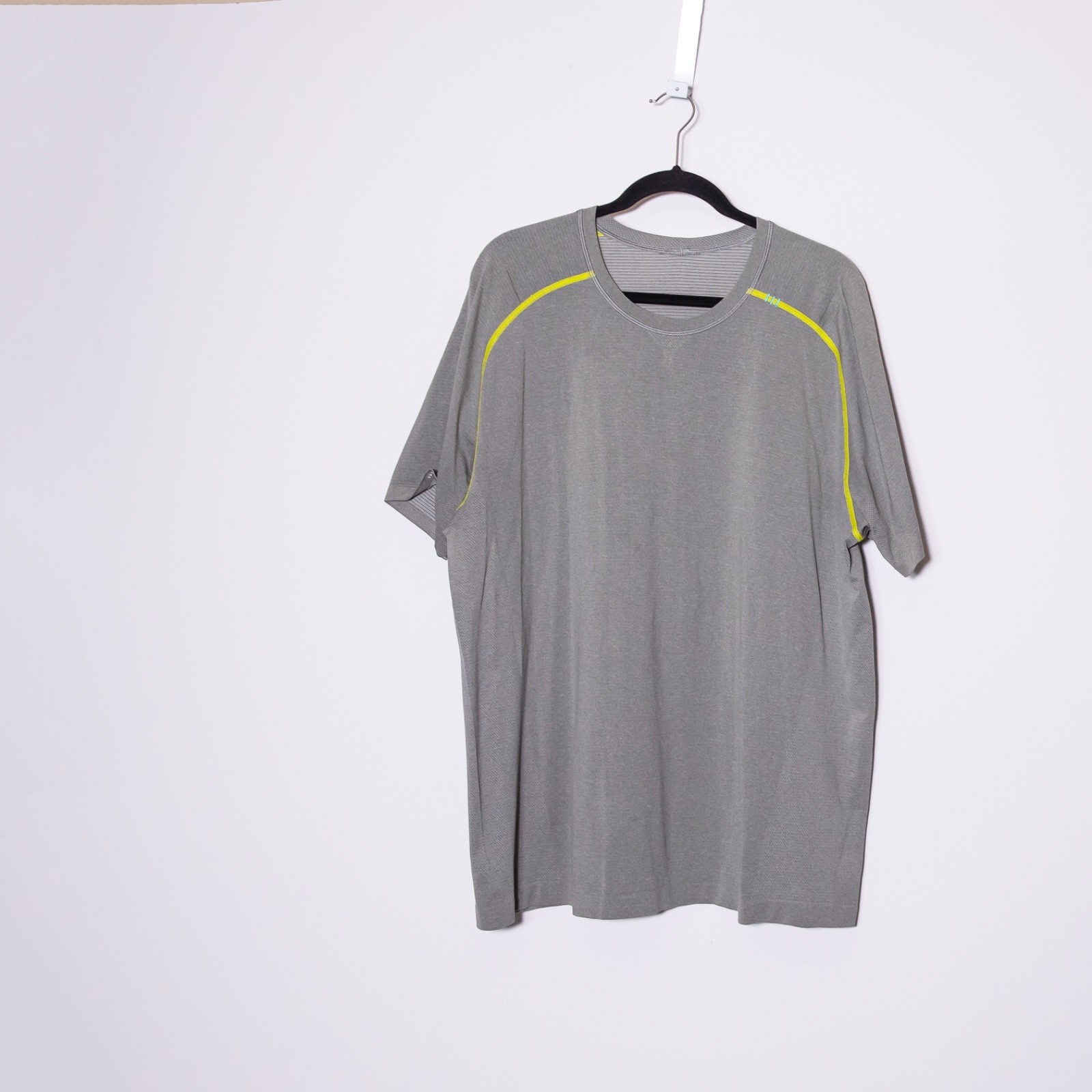 Lululemon Men's Metal Vent Crew Neck Short Sleeve Tee Shirt Top Gray Neon Yellow gallery