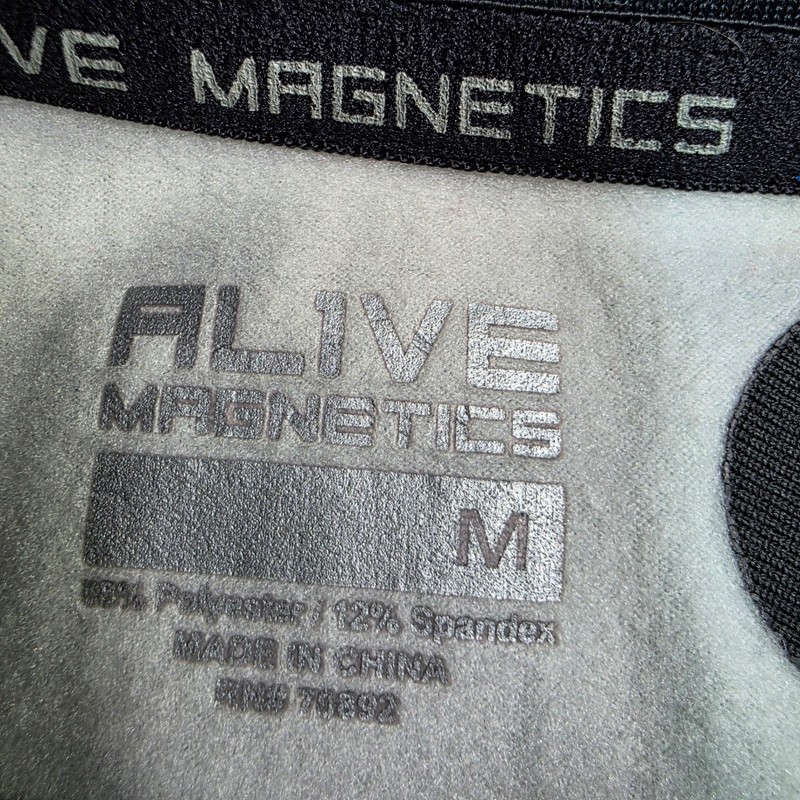 Men's Medium Alive Magnetics Camouflage Mock Neck Long Sleeve Athletic Shirt gallery