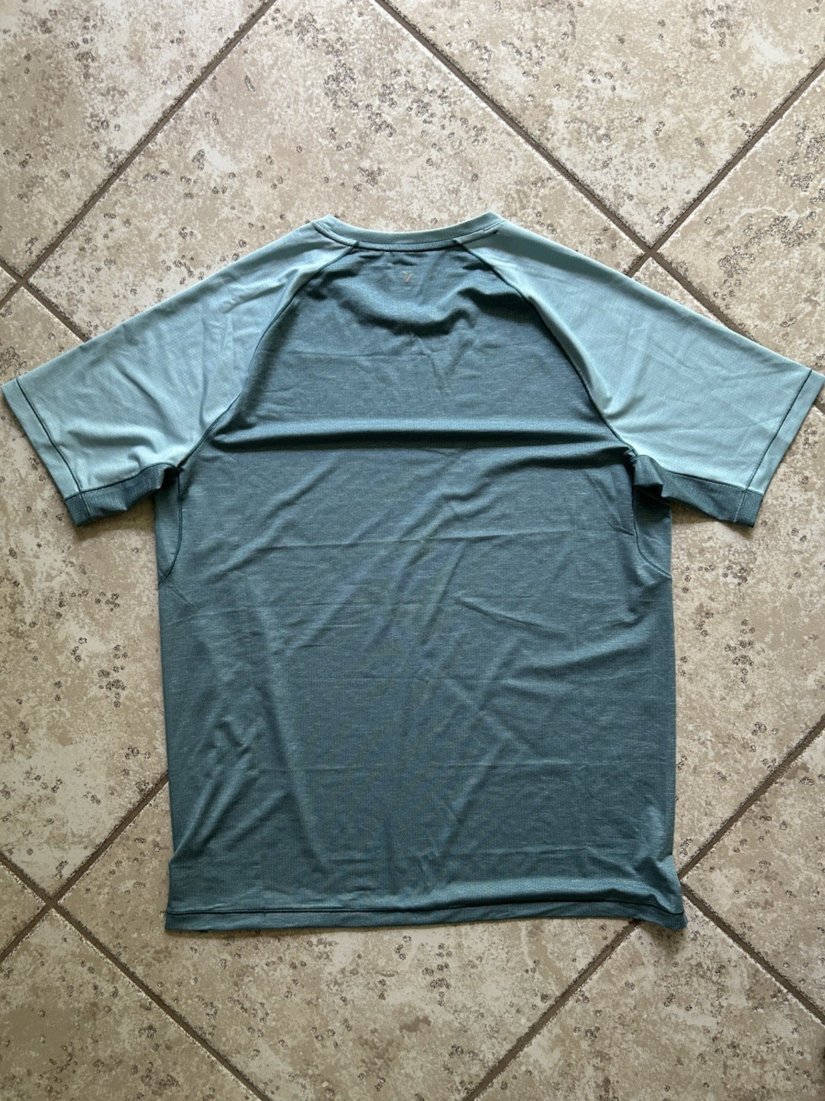 Old Navy- Men's Active Performance Vent Short Sleeve Shirt, Go Fresh, Size M gallery
