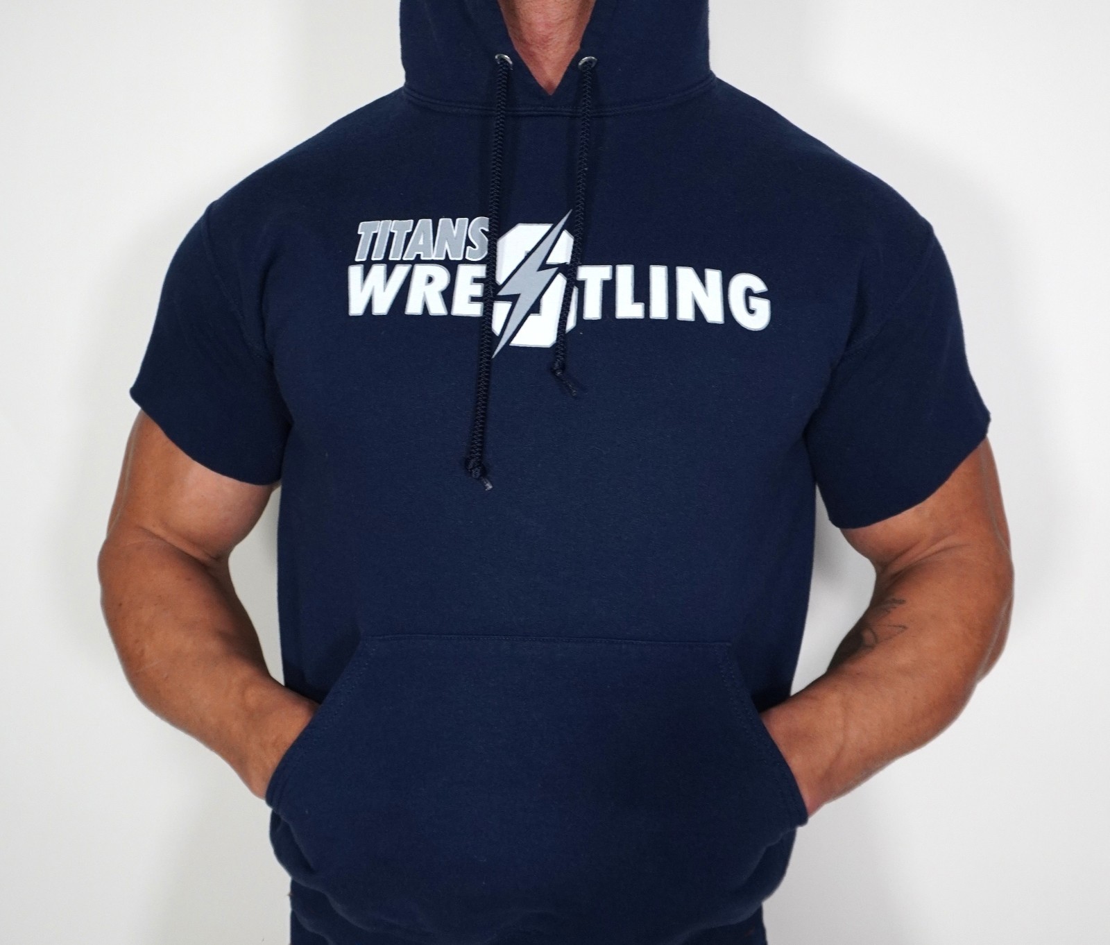 CUT-OFF TITANS WRESTLING SWEATSHIRT SIZE M gallery