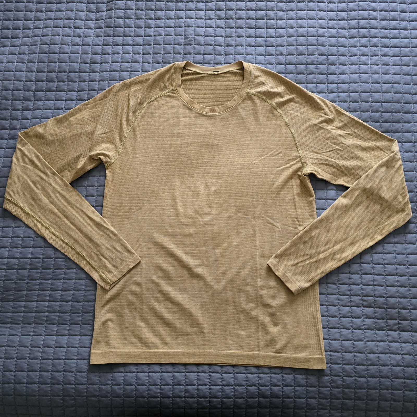 Lululemon Shirt Mens Medium Metal Vent Tech Gold Athletic Running Gym Training gallery