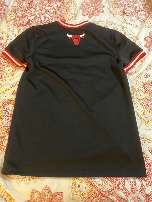 Chicago Bulls Jersey Shirt NBA Size Small Black Short Sleeve gallery