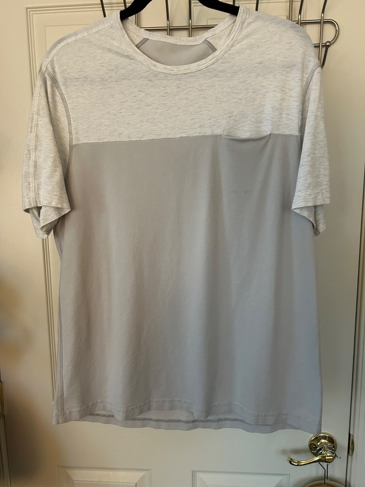 Lululemon In Your Element Short Sleeve Shirt Mens L Gray Two Tone Chest Pocket