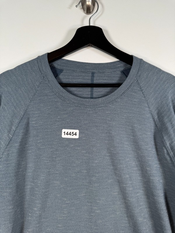 Lululemon Mens Crewneck Pullover Thermal Lined Long Sleeve T Shirt Gray Sz 22x29 gallery