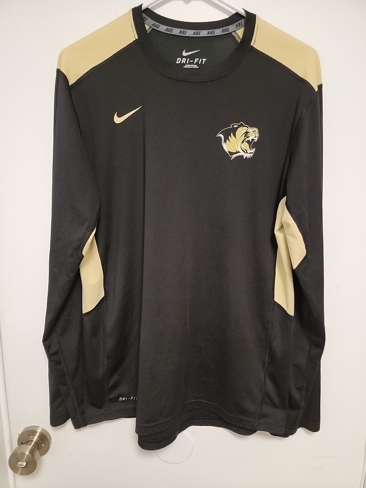 Nike Dri-Fit Long Sleeve Shirt Features College Sport Logo Black And Tan Size M.