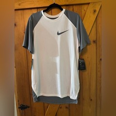Nike Men’s Two-Tone Gray and White Tee
