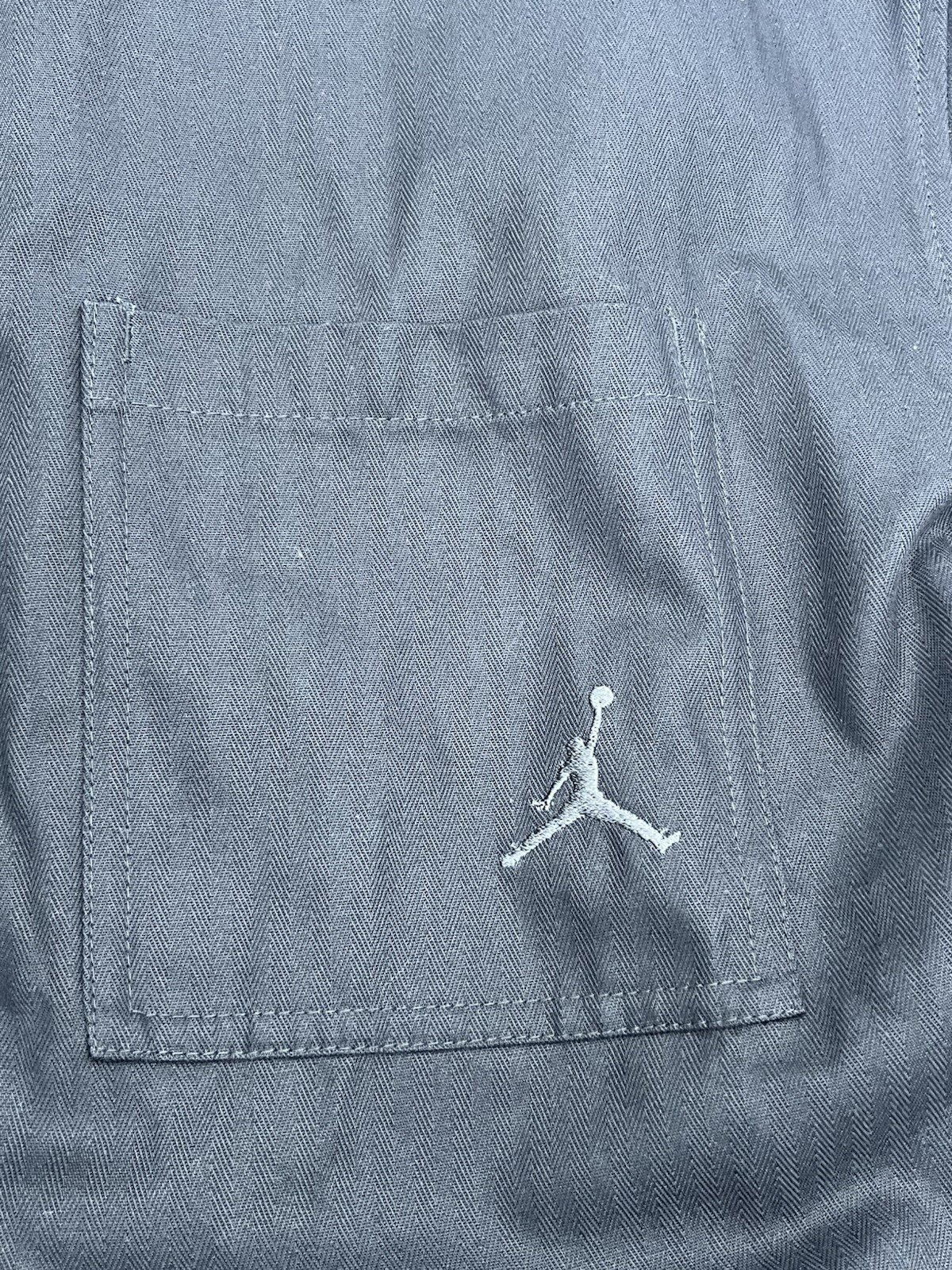Nike Air Jordan Essential Statement Button-Down Black Shirt FV7446-010 Size M gallery