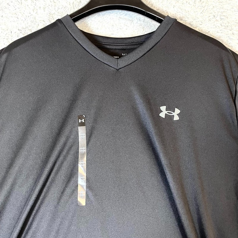 Under Armour Men's Solid Black Loose Fit V-Neck Short Sleeve T-Shirt Size L gallery
