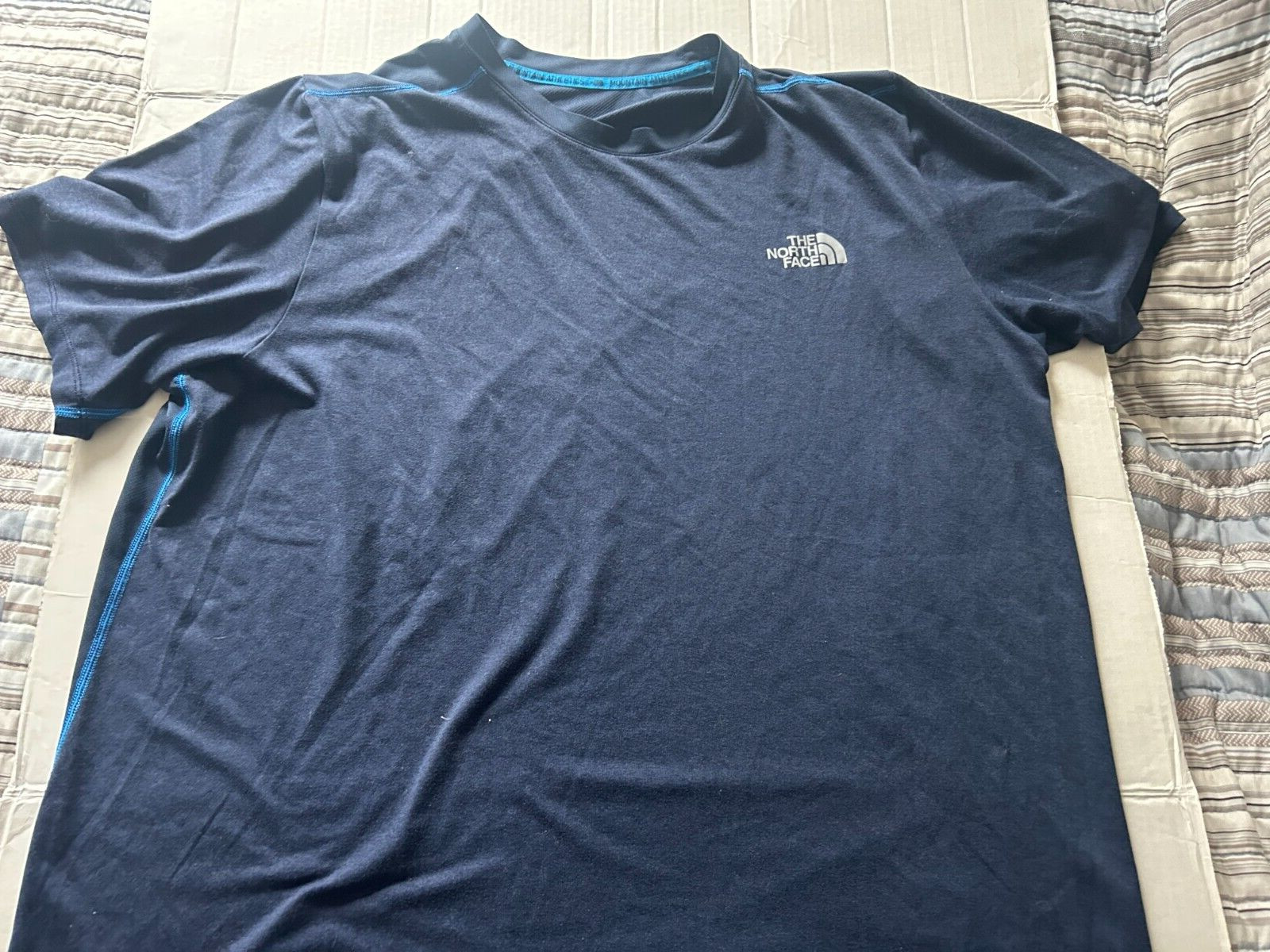 THE NORTH FACE MOUNTAIN ATHLETICS FLASH DRY SIZE XL BLUE SHORT SLEEVE SHIRT gallery