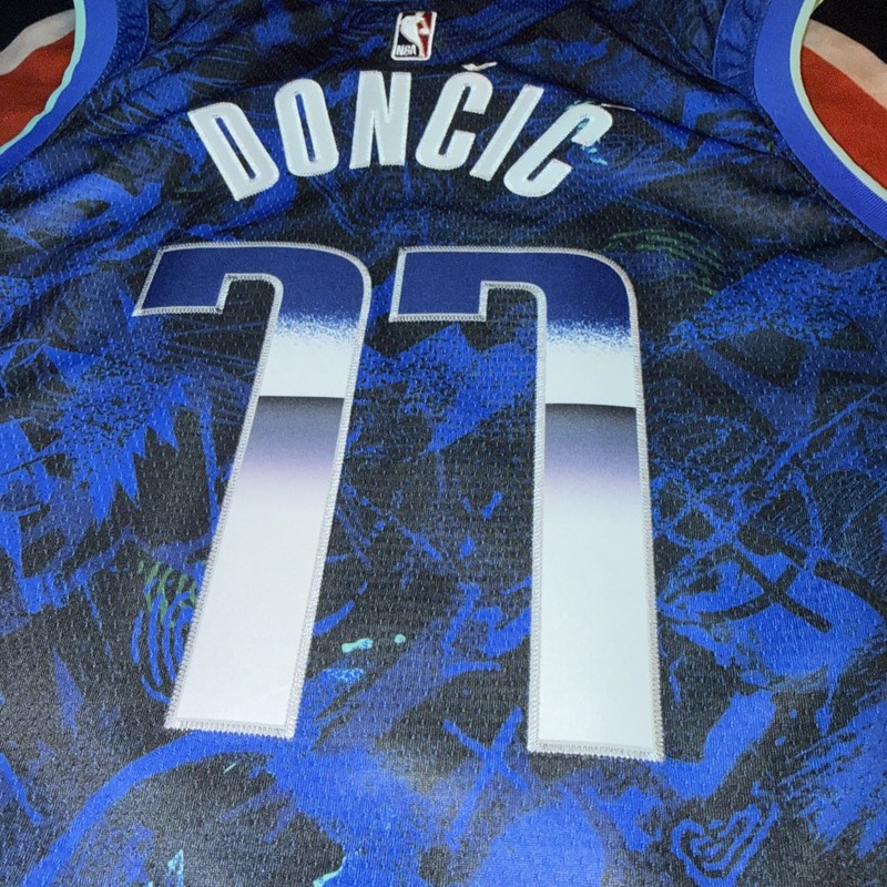 Nike Luka Doncic Authentic Dallas Mavericks Rookie Of The Year Jersey 2XL gallery