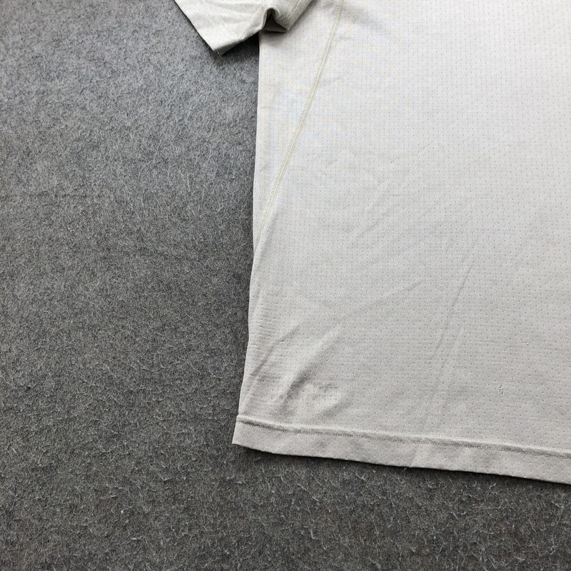 Outdoor Voices Shirt Mens Small Gray Lightweight Athletic Performance Tee S gallery