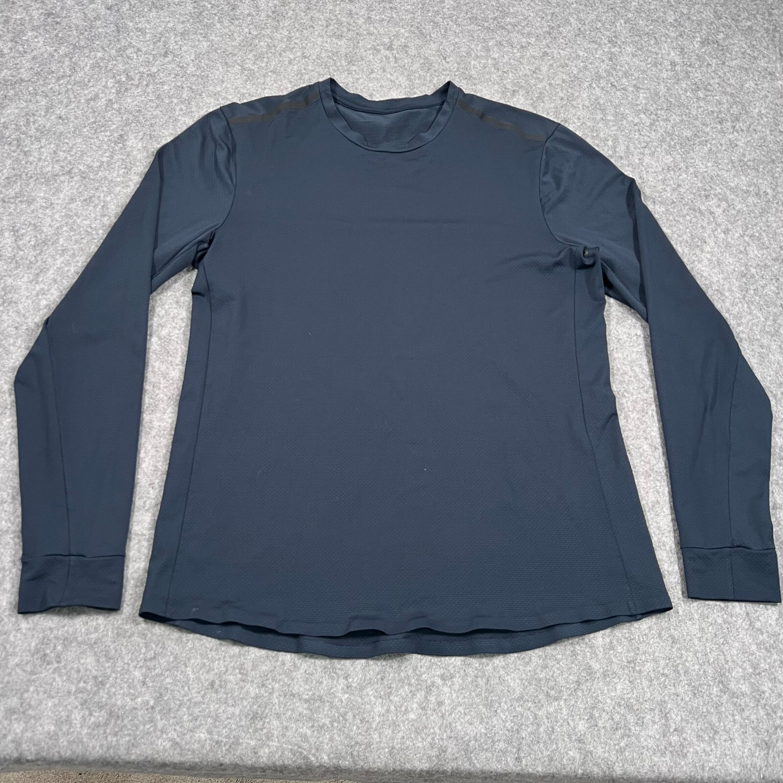 Lululemon True Navy Blue Black Long Sleeve Performance Tee T-Shirt Mens Size M gallery