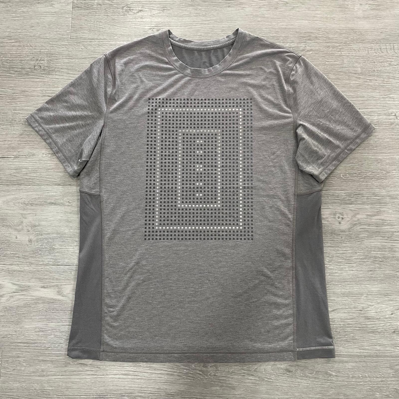 Lululemon Men’s XL ? Short Sleeve Performance Crewneck Shirt Tee Pullover Train gallery