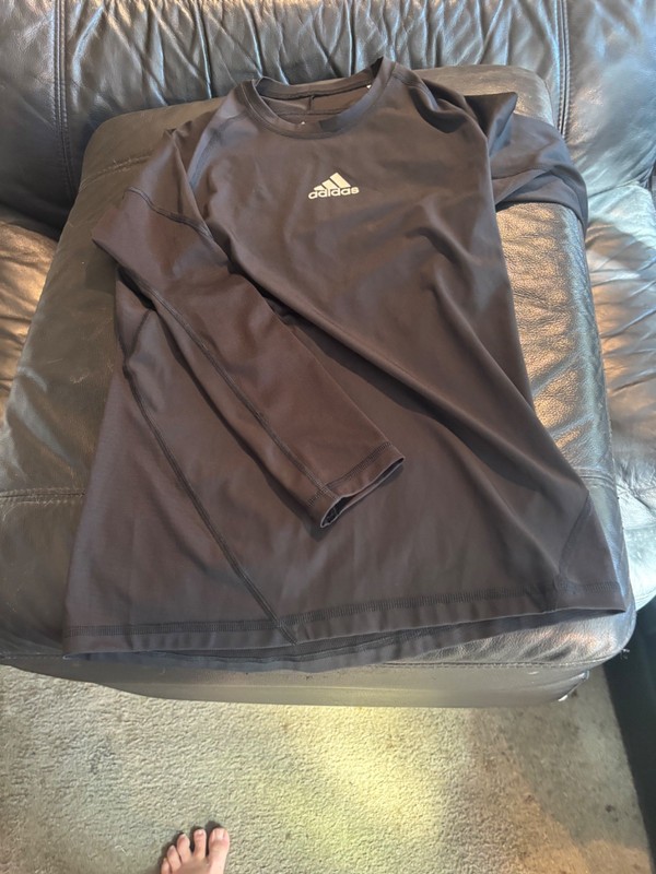 Adidas new W/tag M Techfit long sleeve black t shirt Studio wardrobe auction gallery