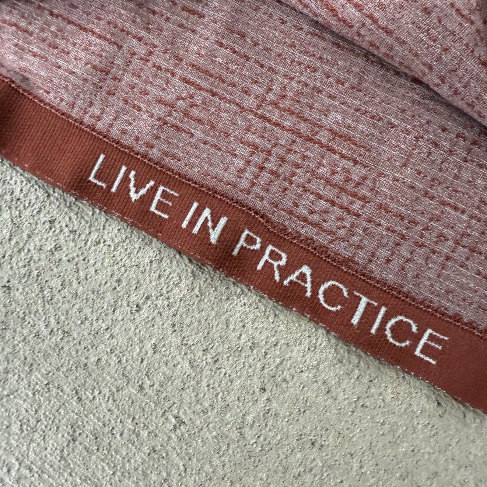 Lululemon Men’s Long Sleeve Shirt Rust Red Size S Seamless Tech Knit gallery