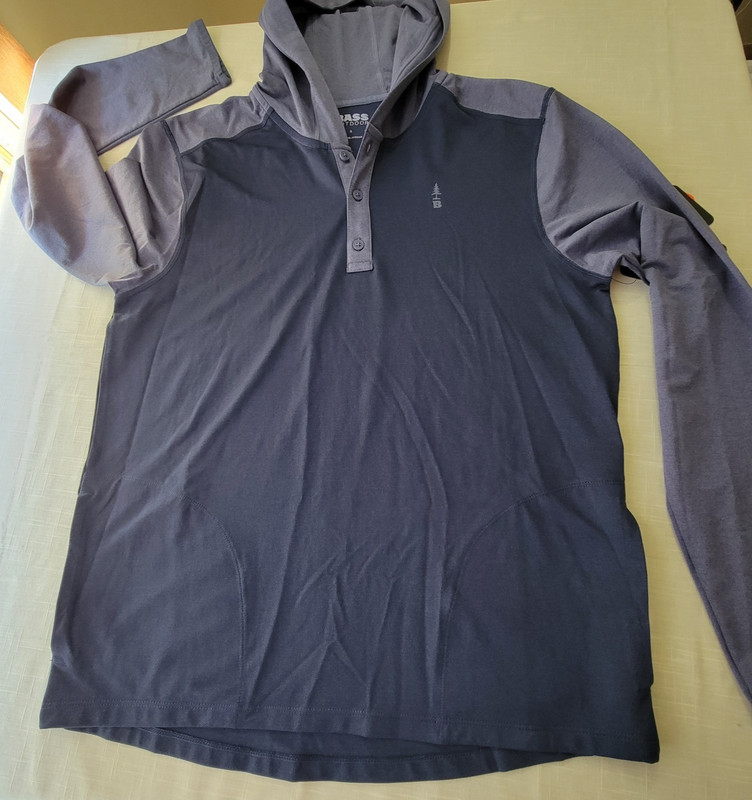 BASS OUTDOOR Blue Hooded Lightweight Poly Men's Shirt Small NWT gallery