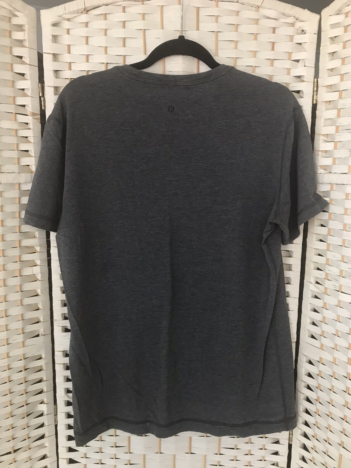 Lululemon Men’s Large V Neck Grey T Shirt Stretchy Black Logo gallery