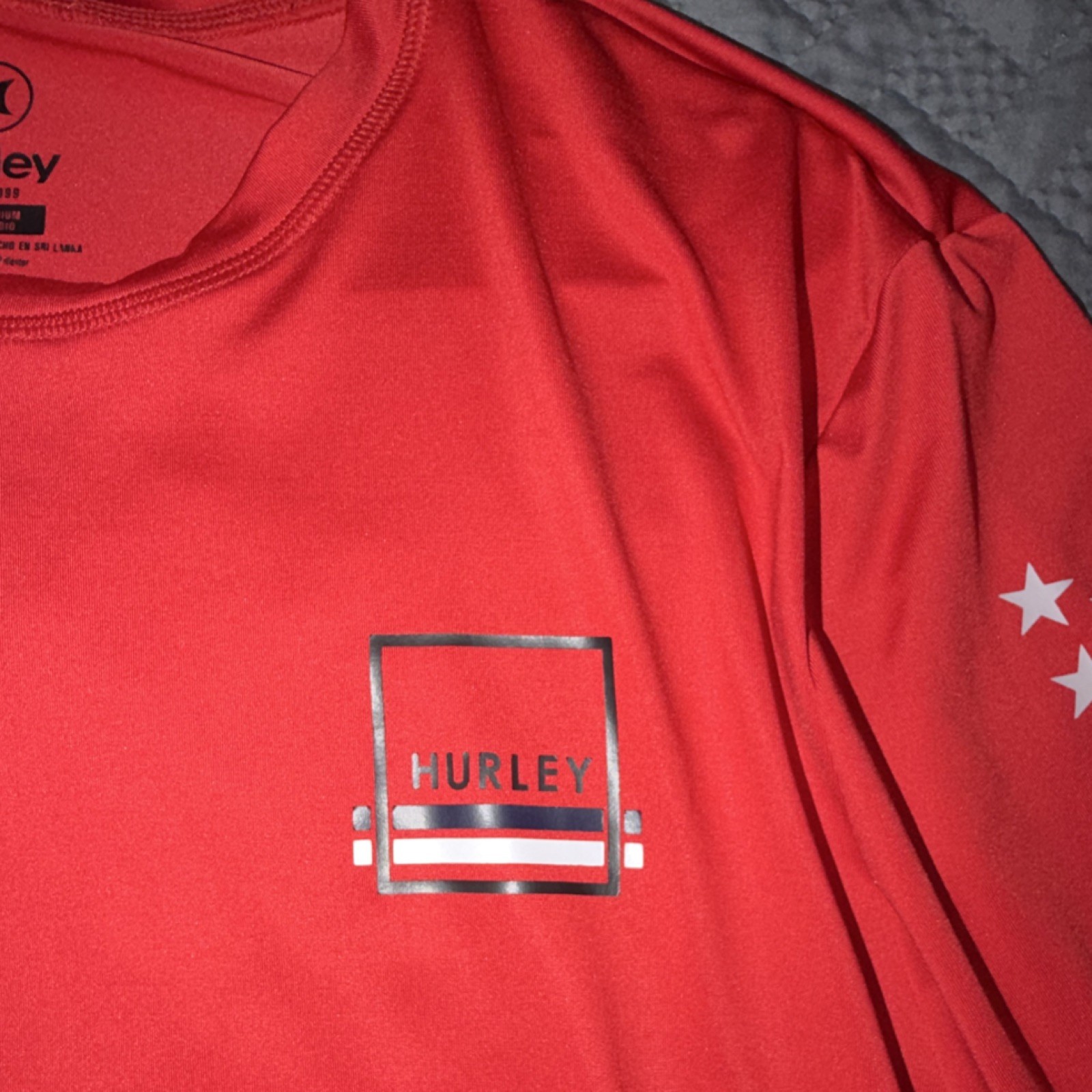 Hurley Men's Red Long Sleeve Graphic Print Pullover T-Shirt Logo Stars Stripes M gallery