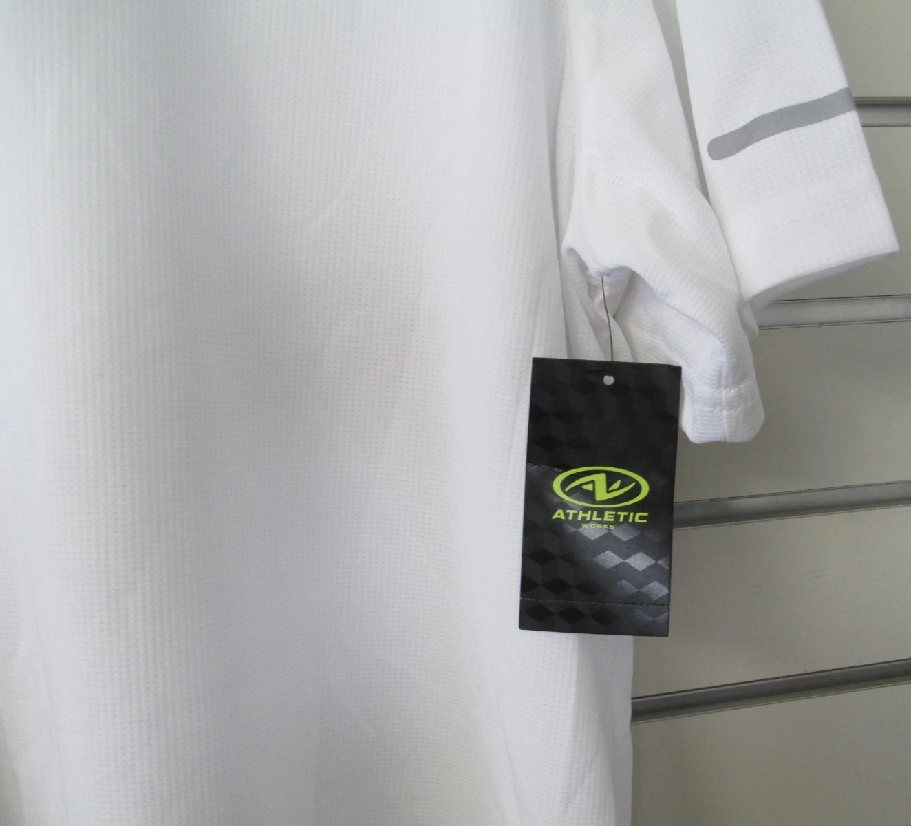 Mens Athletic Works Short Sleeve Shirt Driworks Quick Dry XL gallery