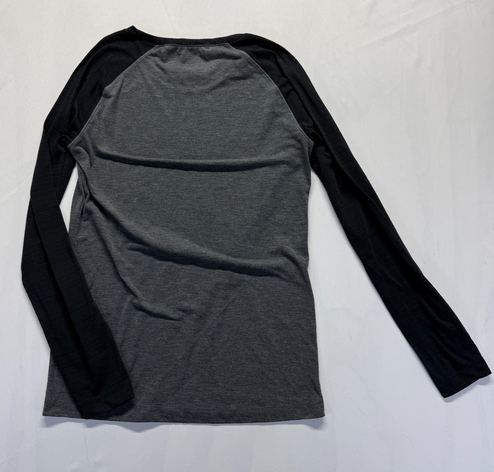 Under Armour Semi Fitted Shirt Men Small Heather Charcoal Black Athletic Workout gallery