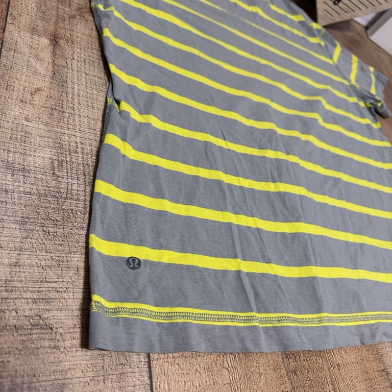 Lululemon Gray Neon Yellow Performance Mens SS T Shirt Size L gallery