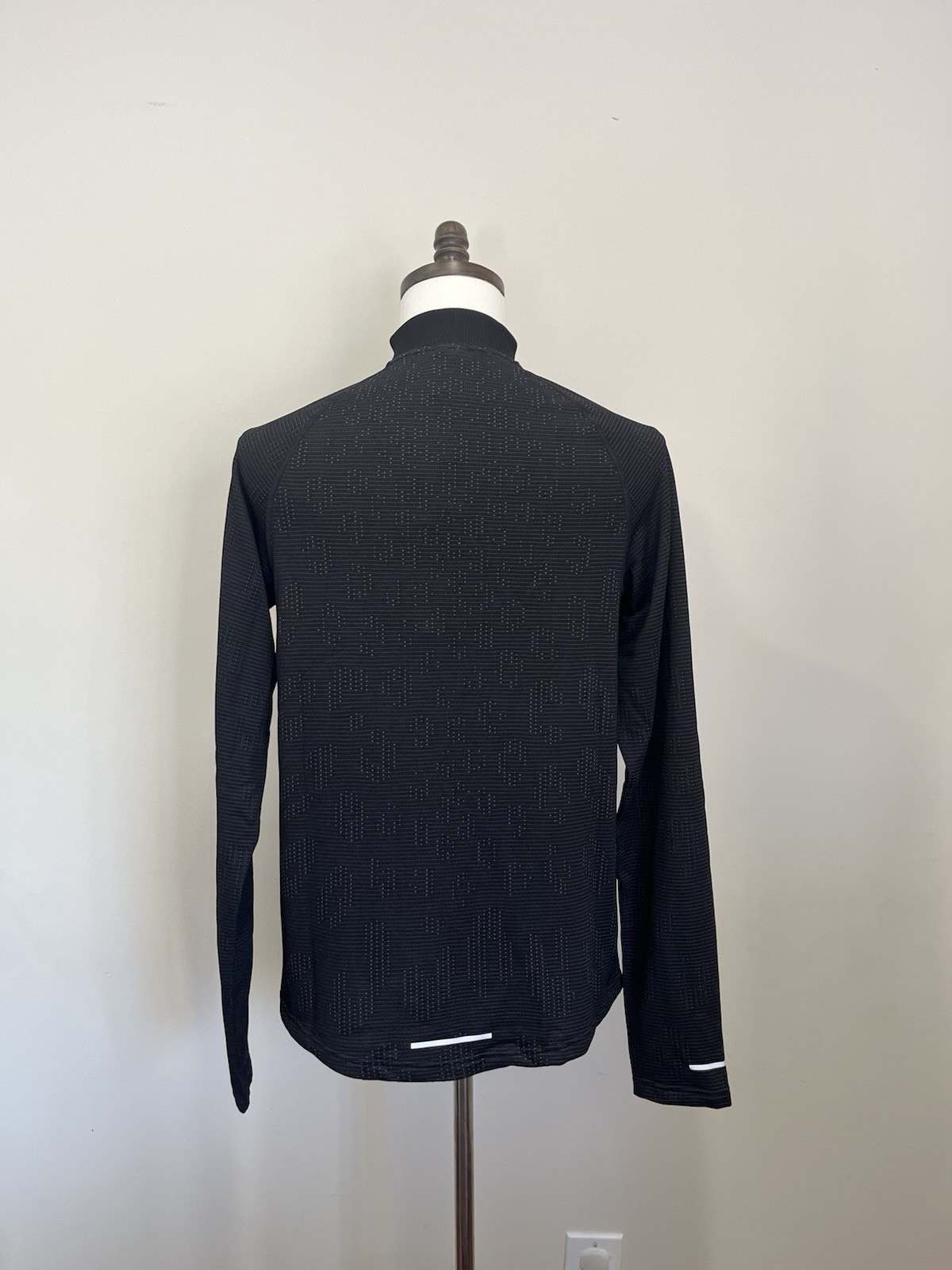 NWT $150 Nike Pinnacle Running Division Men’s Running Top Black Small FZ1121-010 gallery
