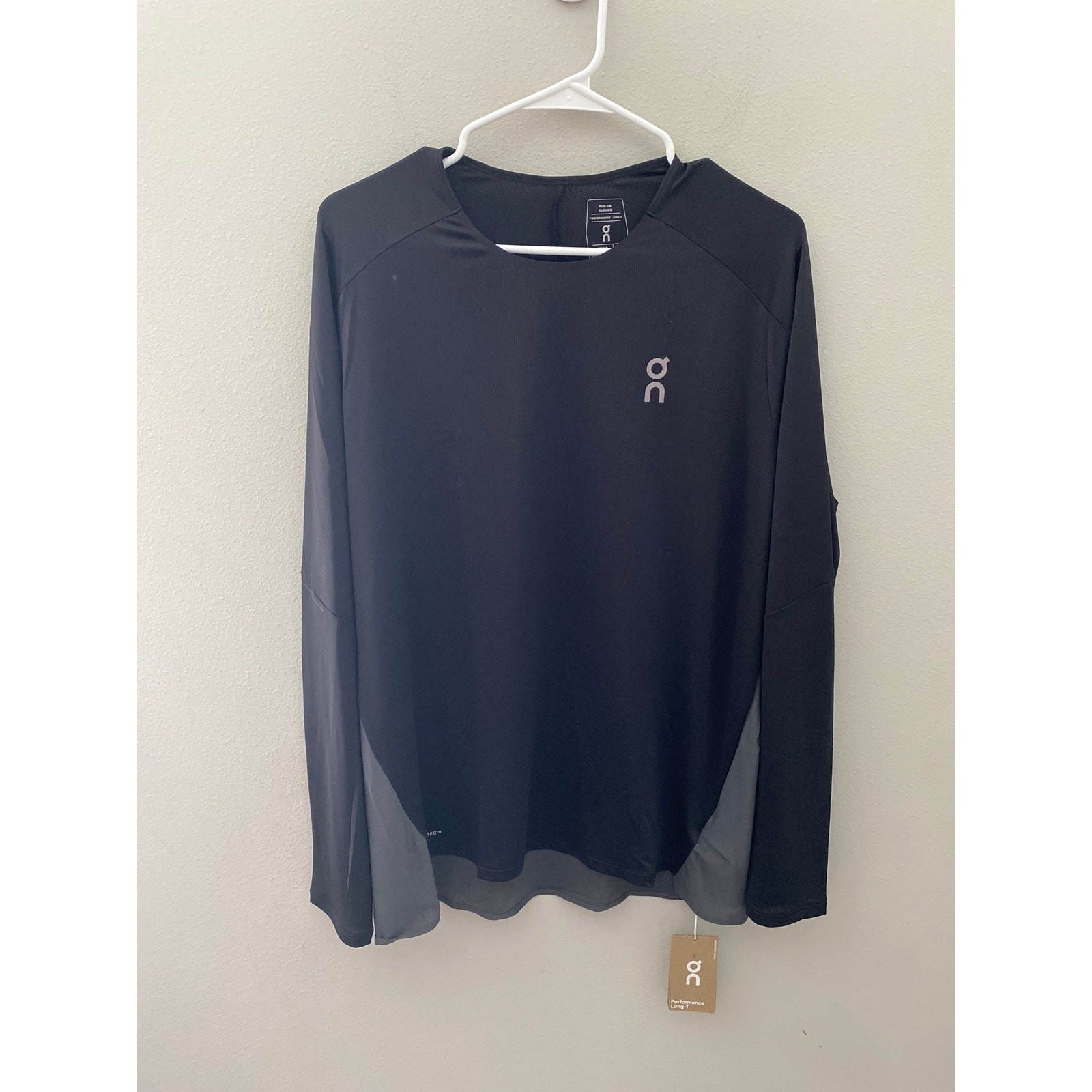 New On Running, On Cloud Men's Performance Long-T Shirt, Black Size Medium gallery
