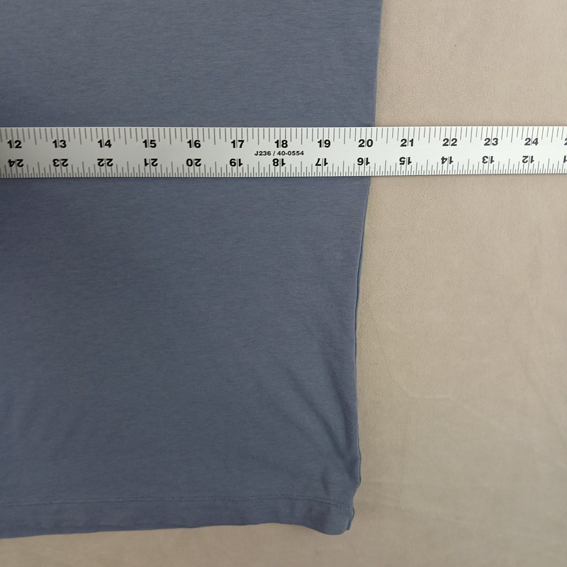 Fabletics Medium Mens T Shirt Athletic 20x27 Fits A Small Has Defects gallery