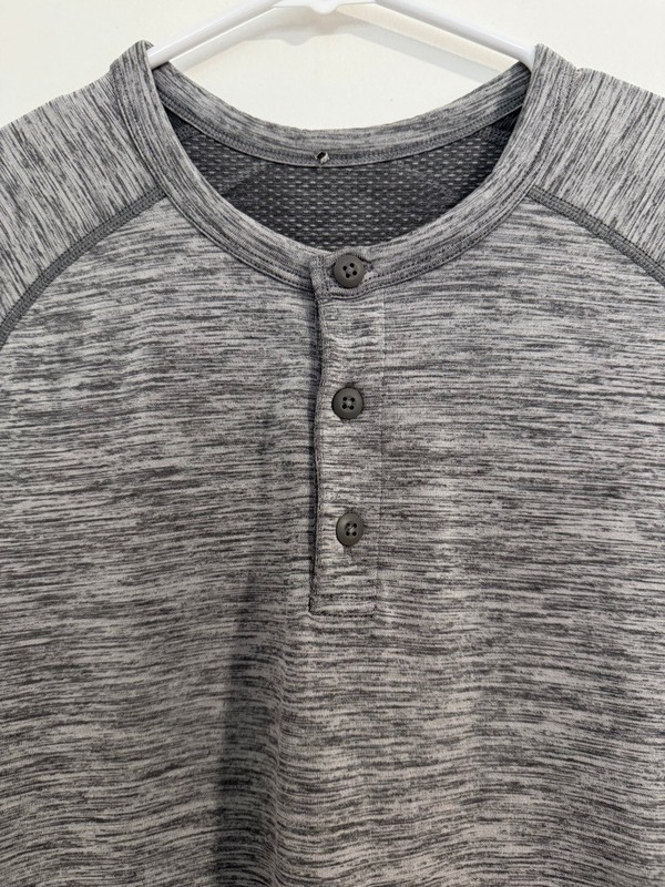 Lululemon Men's MEDIUM Metal Vent Tech Short Sleeve Henley Slate Grey Athletic gallery