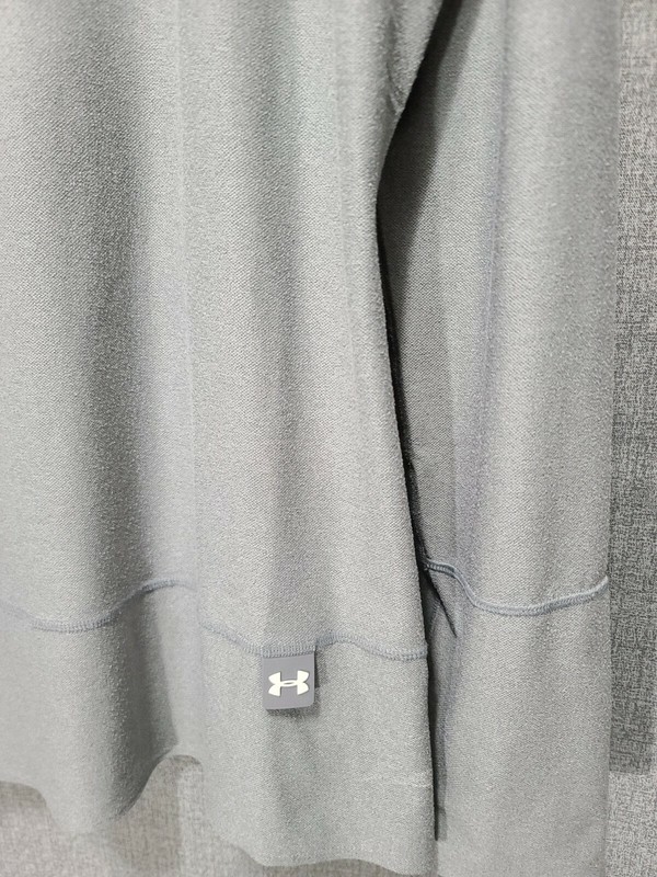 Under Armour All Season Gear Men's Size XL Thermal Fitted Lightweight Gray B15 gallery