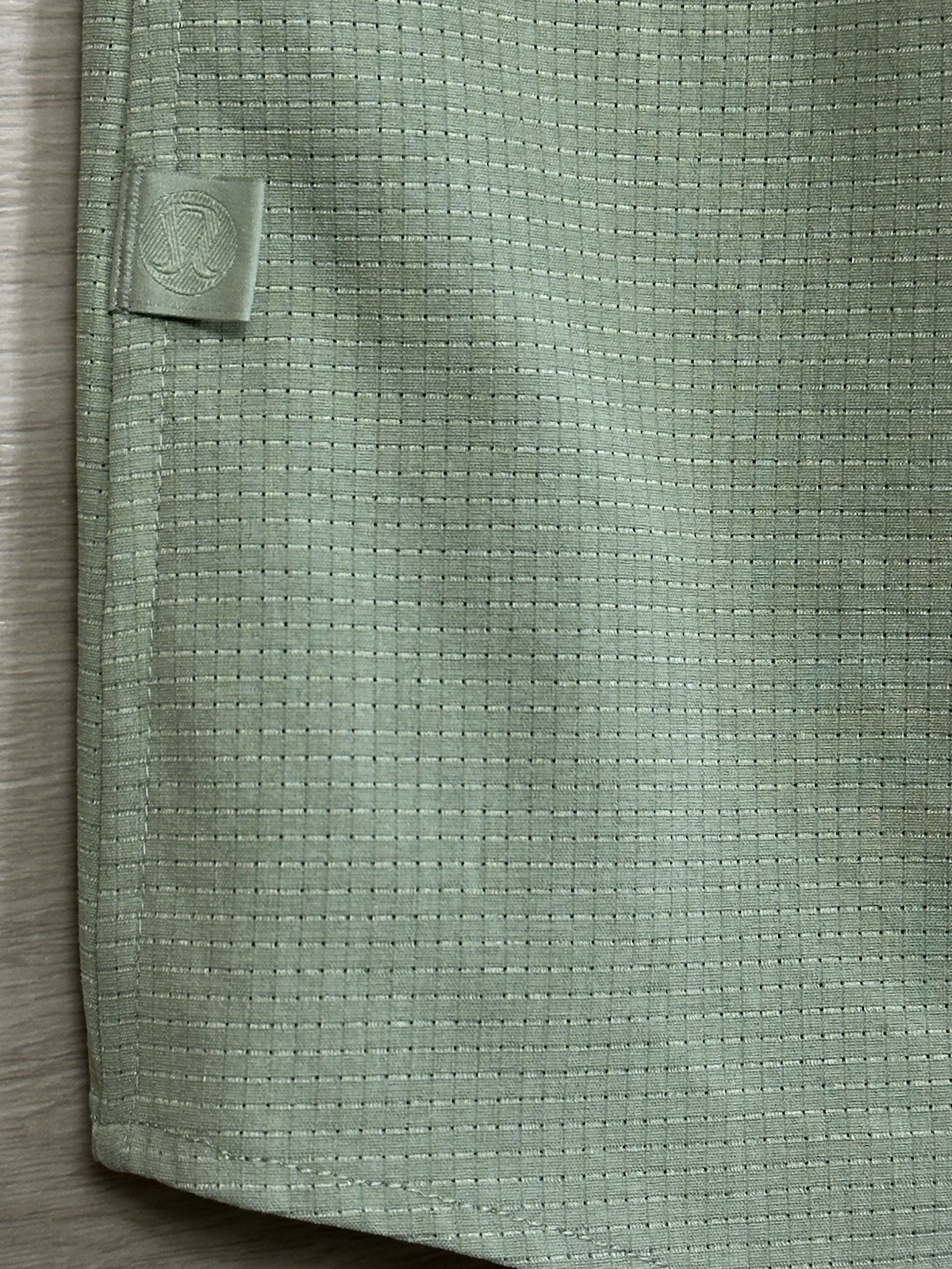 Lululemon Airing Easy Short Sleeve Shirt Classic Fit Size L Fog Green FOGN 78509 gallery