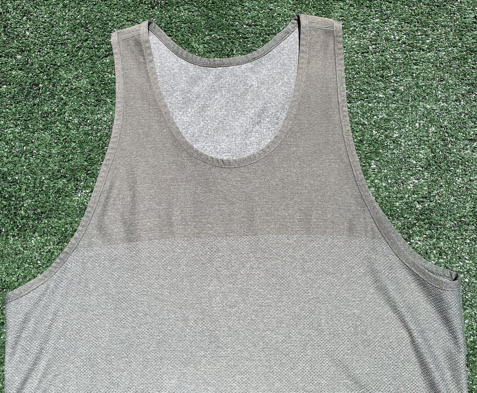 Vuori Olive Green Grandview Tech Tank Top Men’s Size Medium gallery