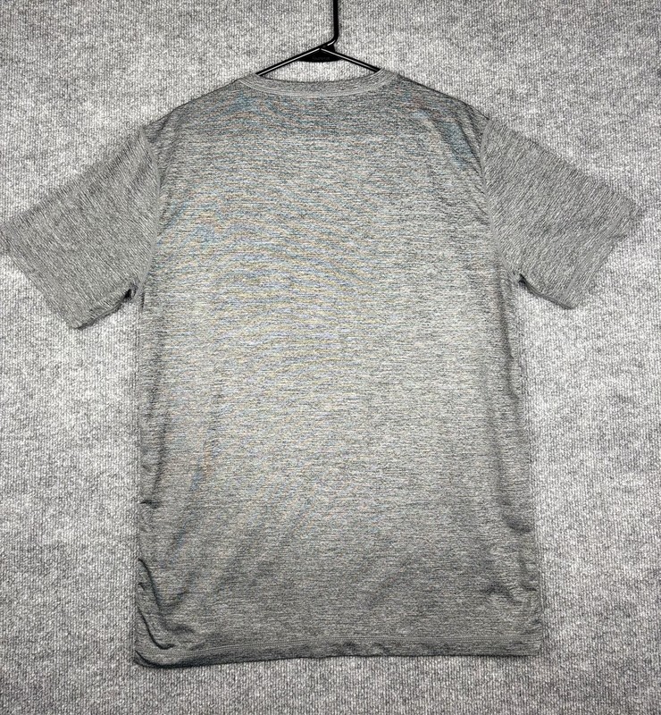 Vuori Men’s Performance Tee Front Pocket Heather Gray Size Large gallery