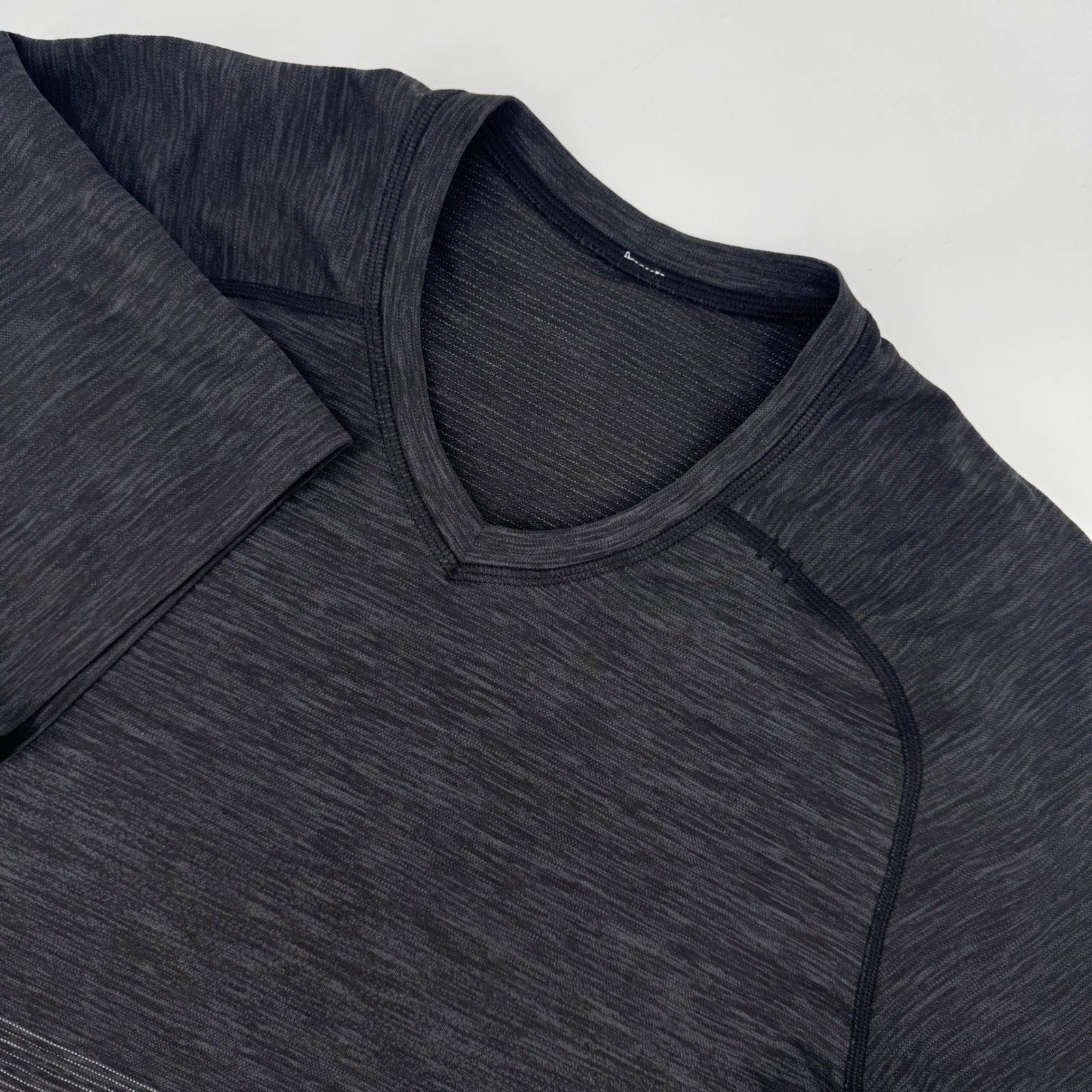 Lululemon Mens Metal Vent Tech V-Neck Shirt Black Grey Ombre Size M Short Sleeve gallery