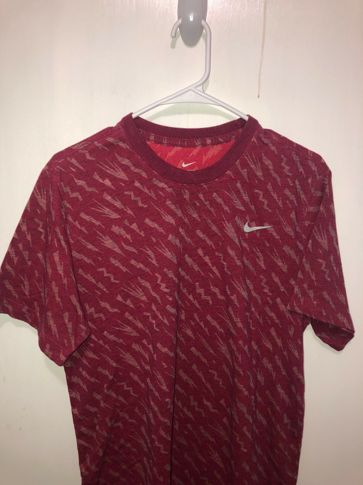 Nike Dri Fit Windrunner Burnout Red T Shirt Short Sleeve gallery