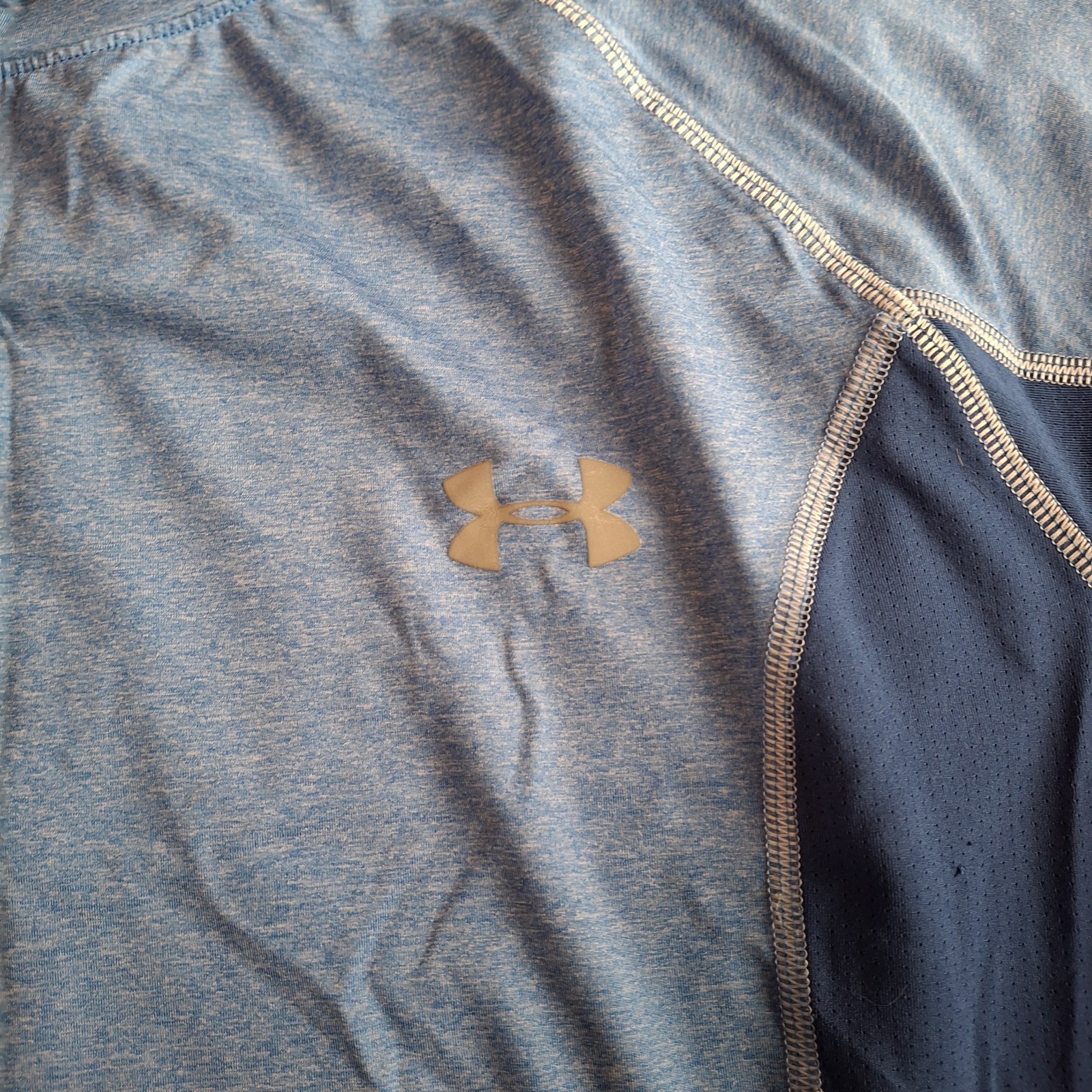 Under Armour Men's Long Sleeve Shirt. Chest 21 Inches Fits Like A Large. gallery