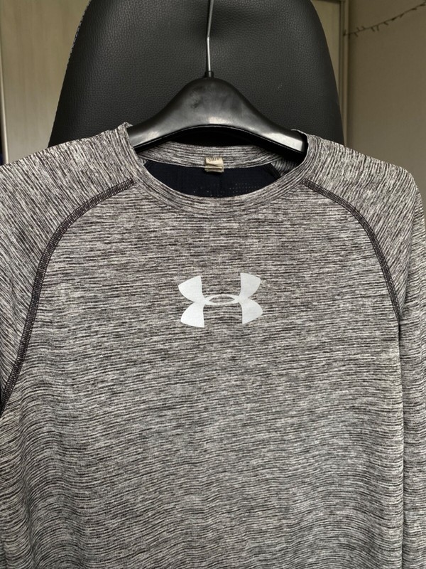 Under Armour Size S Men's HeatGear Long-Sleeve T-Shirt –gray/White-001 gallery
