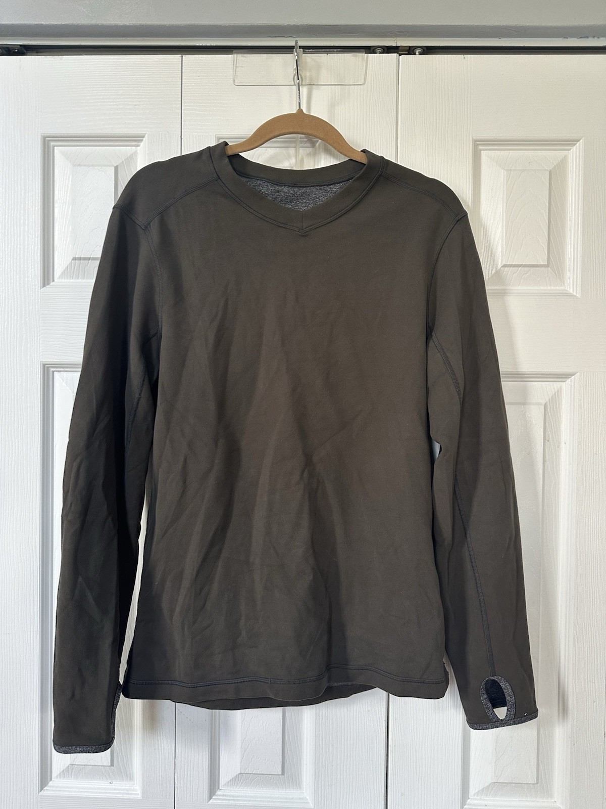 Lululemon Green V-neck Reflective Pocket Long Sleeve Thumbholes Shirt Sz M gallery