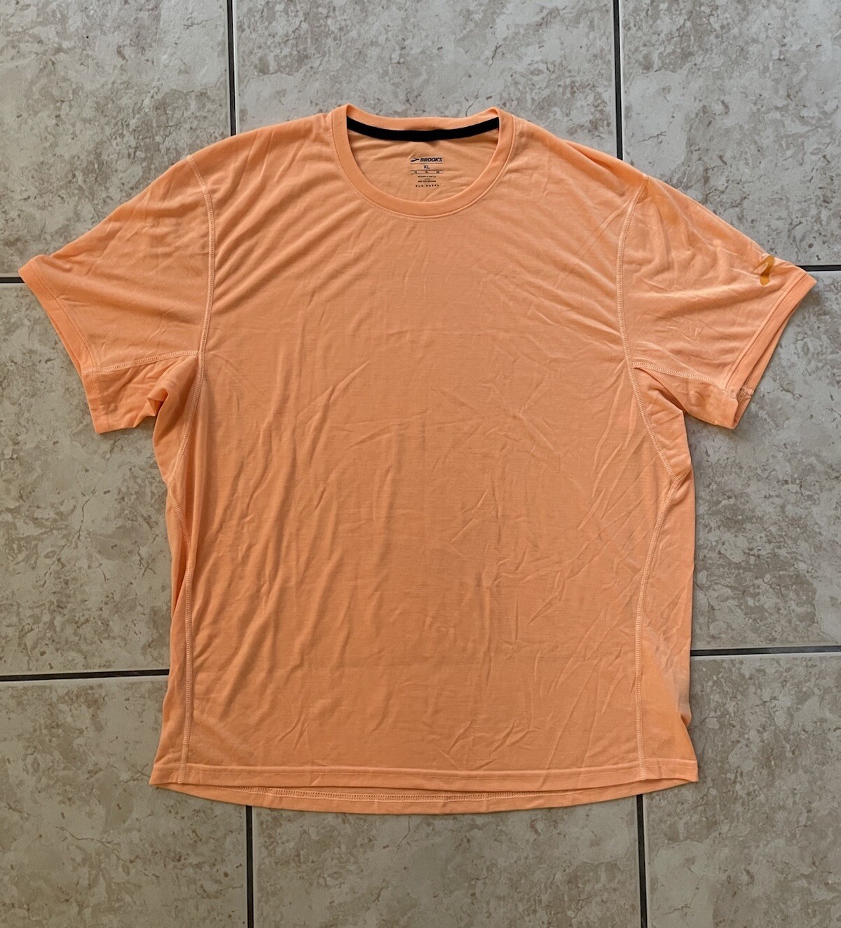 Brooks Running Men's Short Sleeve T-Shirt XL Athletic Training Racing Logo Top gallery