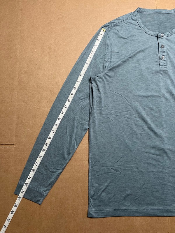 Vuori Men’s L Ease Performance Henley T Shirt Heather Blue Long Sleeve gallery