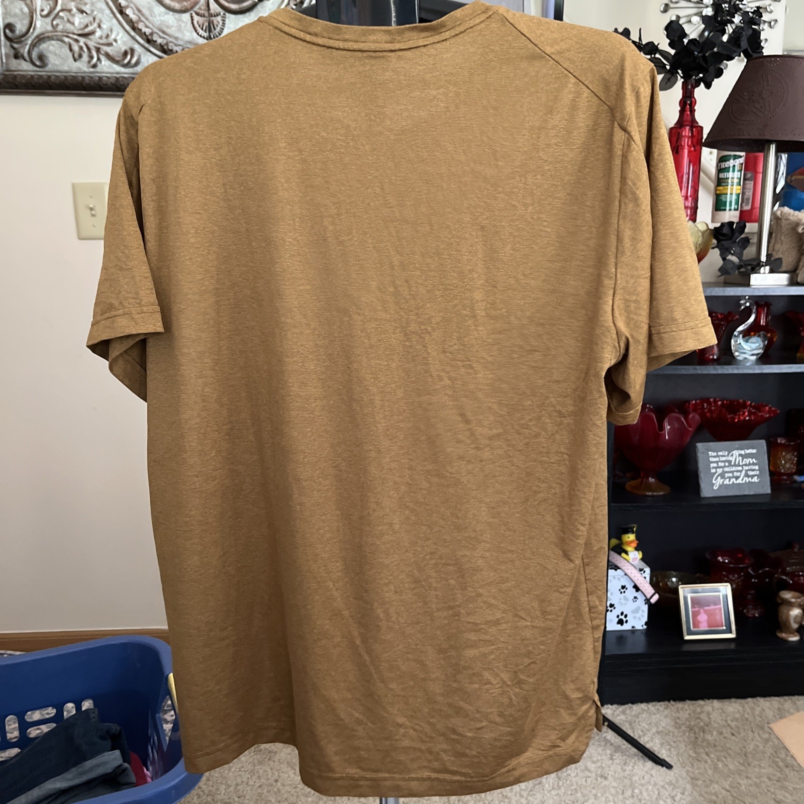 Nike Pro DriFit Men’s Size Large Short Sleeve Gold And Black Tshirt EUC gallery