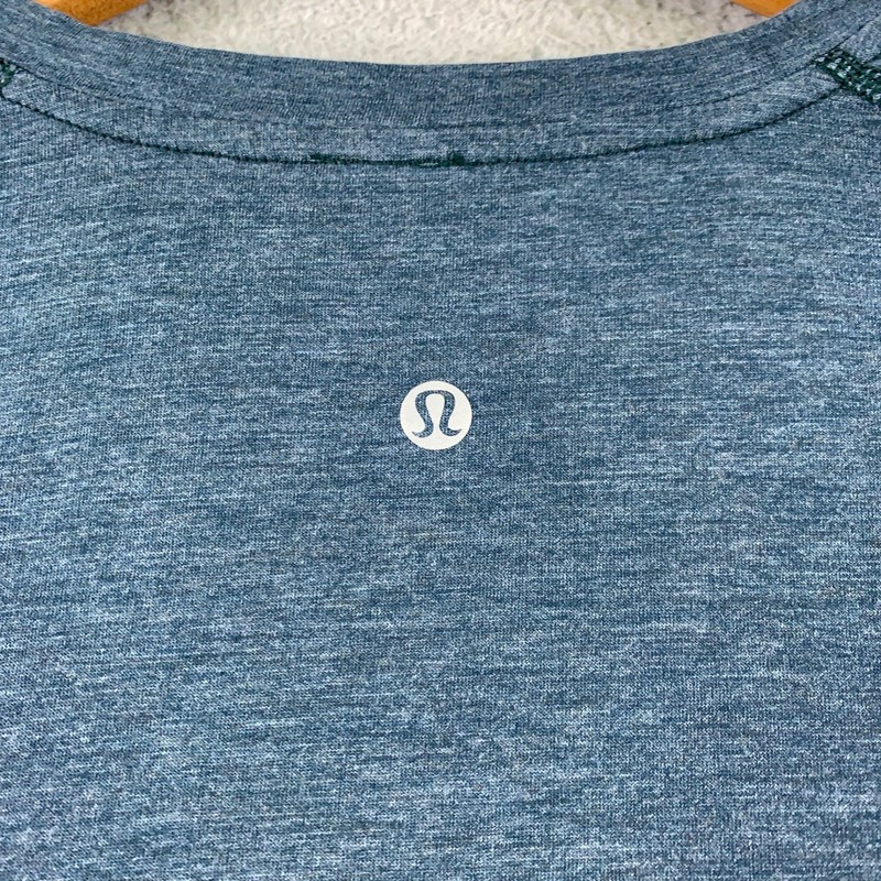 Lululemon T-Shirt Performance Training Men's Large Blue Heather Short Sleeve Tee gallery