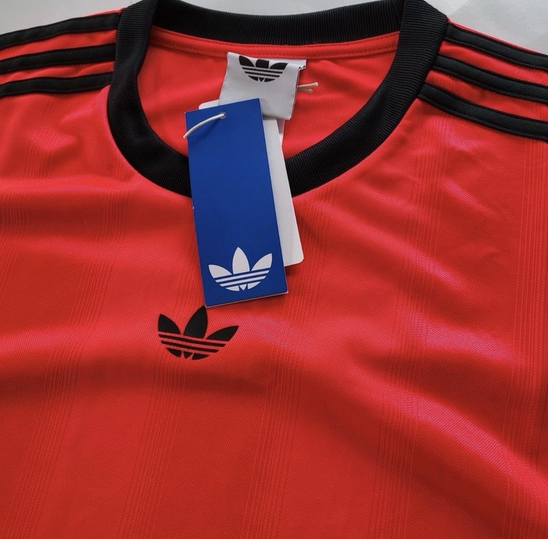 adidas Originals Men's Red/Black Jacquard Logo T-Shirt Size M Crew Neck JW5881 gallery