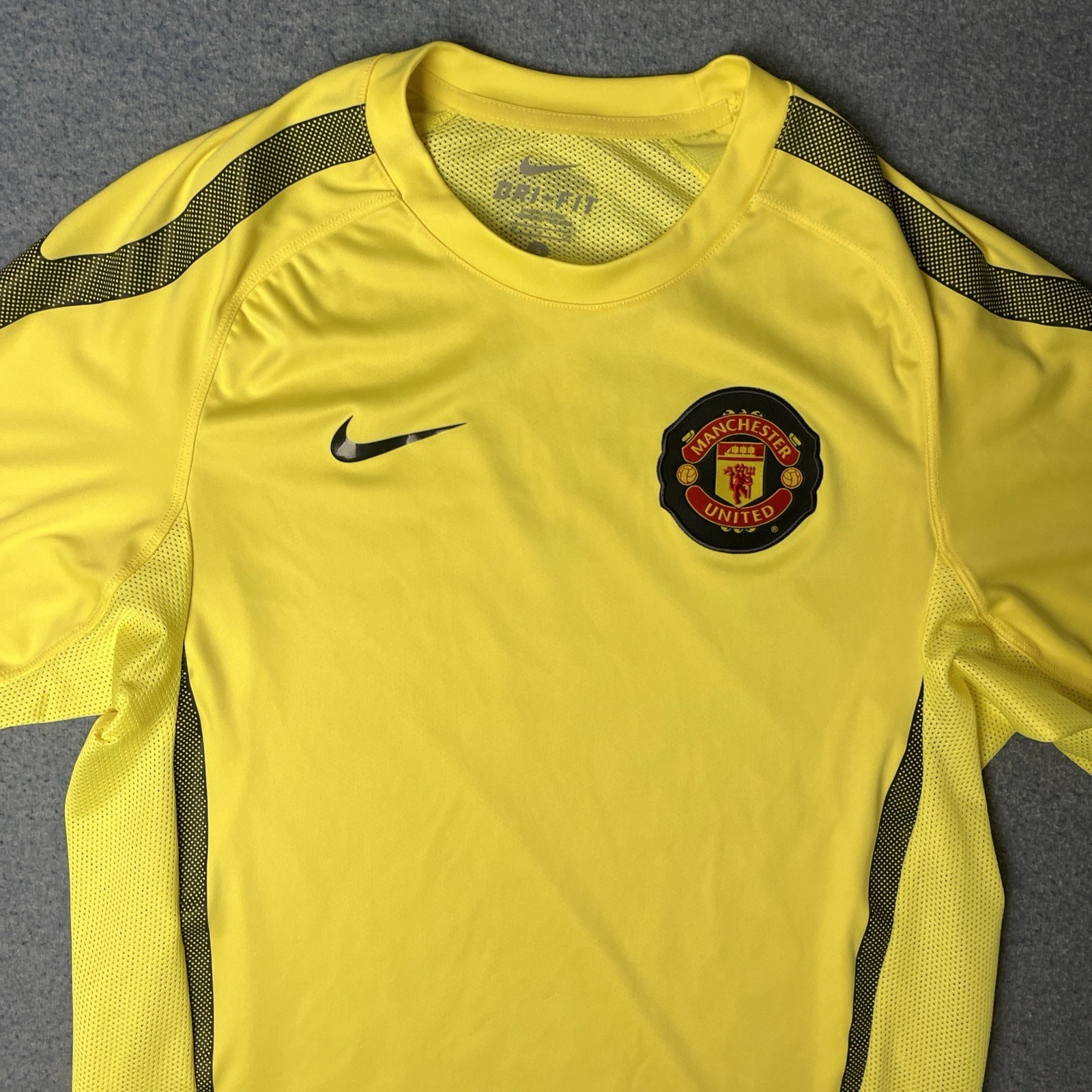 Nike Manchester United Football Soccer Training Shirt Mens Yellow Small gallery