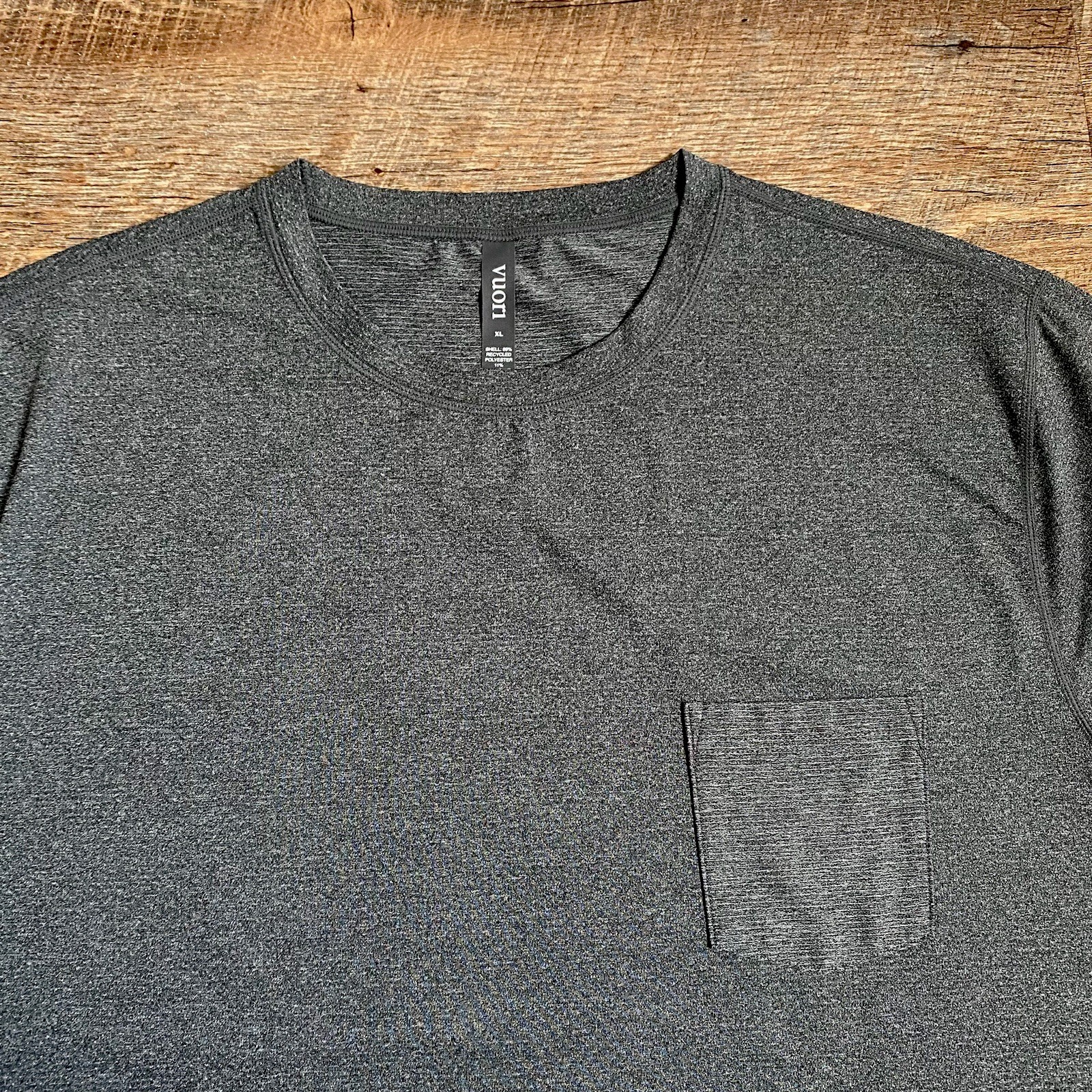 Vuori Tradewind Perofrmance Stretch Pocket Shirt Gym Men's XL Charcoal Gray V109 gallery