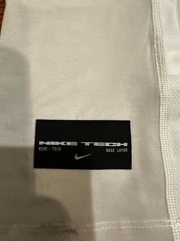 Nike Tech Dri-FIT Base Layer Shirt Mens Large White Slim Fit IB1522-100 NWT gallery