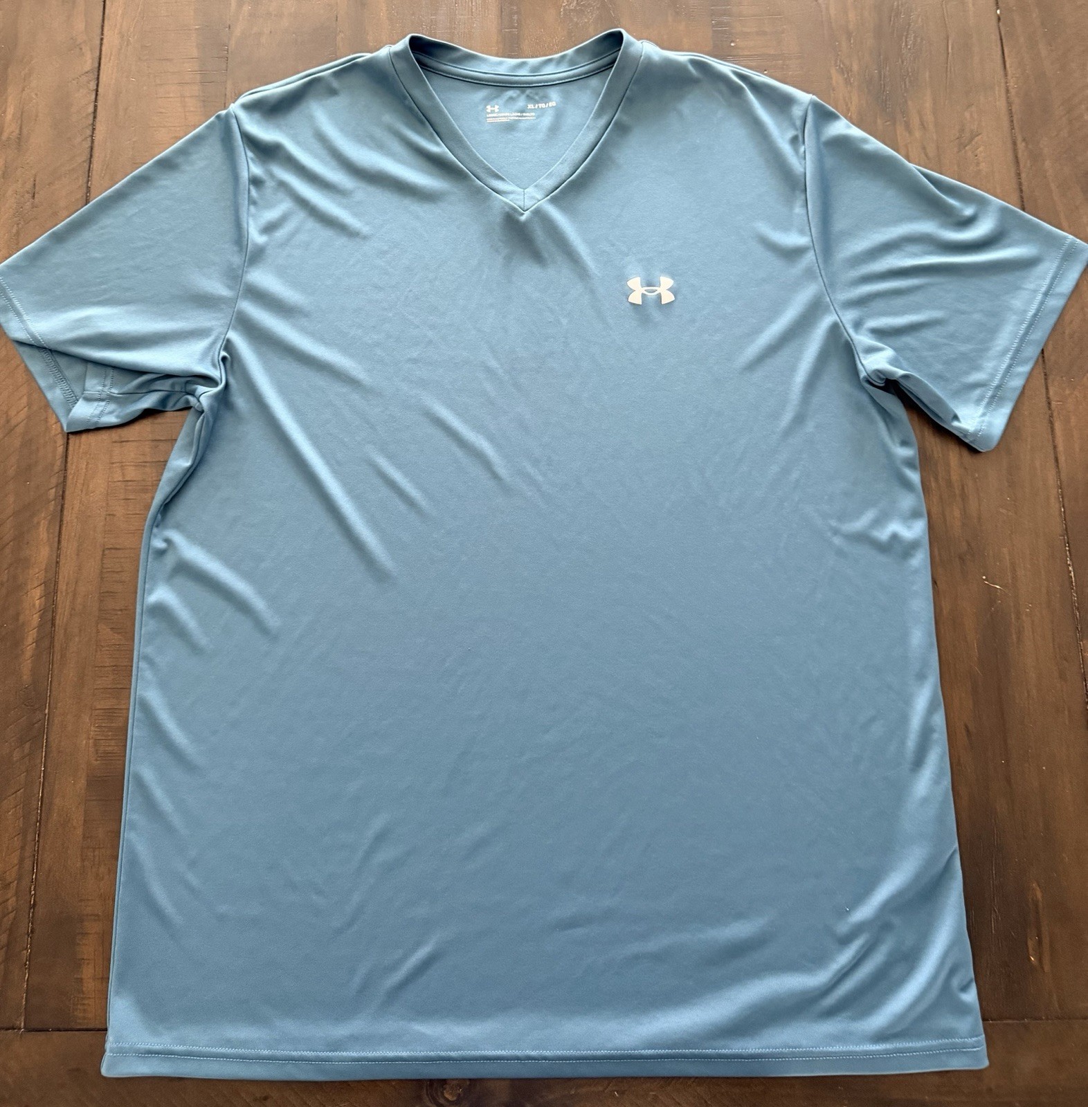 Under Armour Men's XL Blue Relaxed Fit V-Neck Short Sleeve Logo Tee gallery