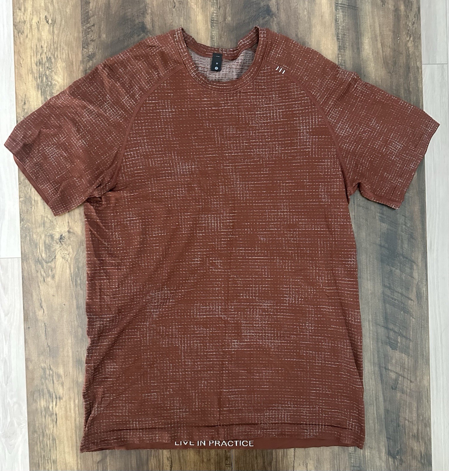 Lululemon Men’s Metal Vent Tech Short Sleeve Shirt Size Medium Brown Pattern gallery