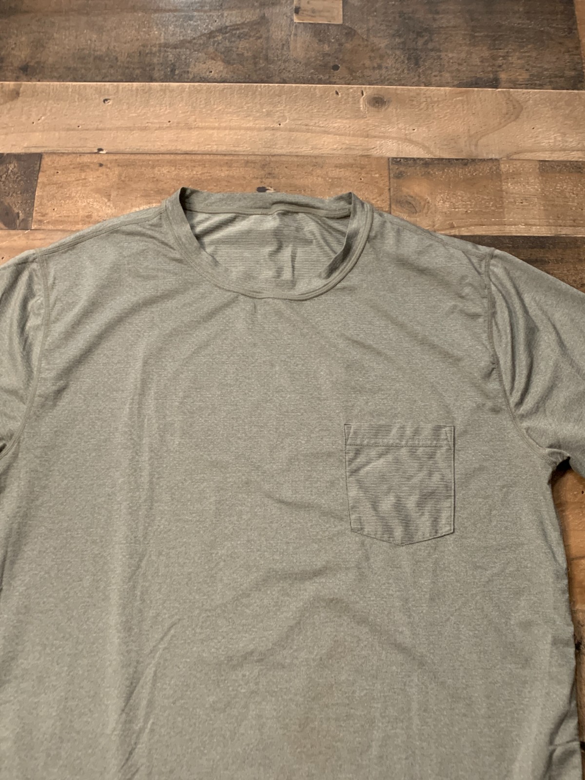 Vuori Tradewind Performance Tee 2.0 Mens Large Gray Training Gym Running gallery